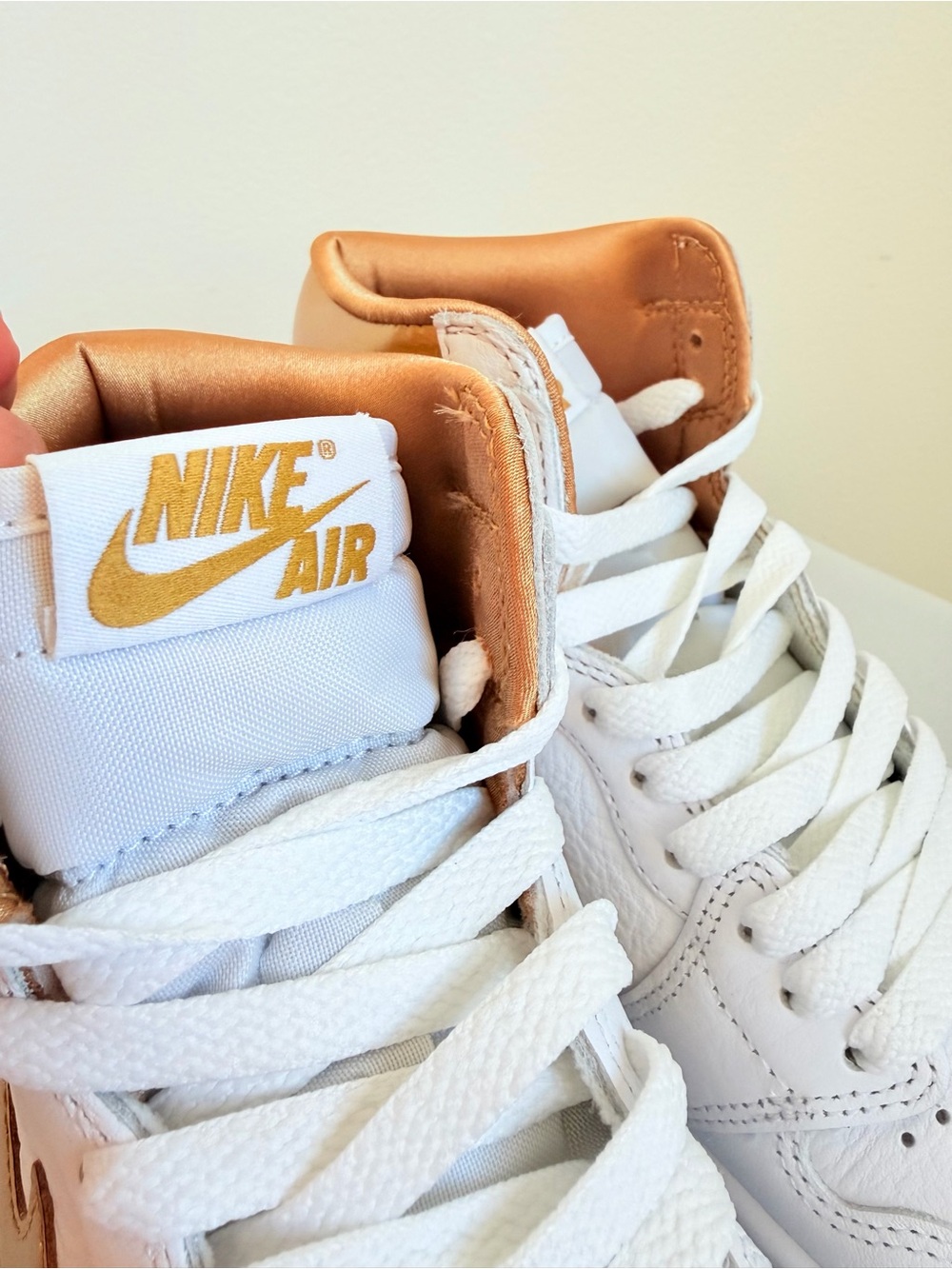 Air Jordan 1 Retro High OG Metallic Gold Women’s Size 6 FD2596-107 - Picture 5 of 12